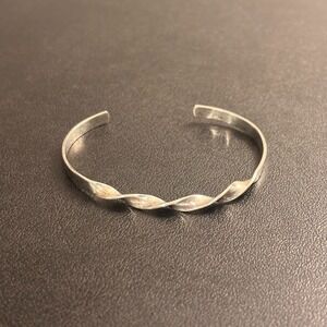 925 Sterling Silver Signed Twister Cuff size 7.25 with some flex Native Inspired